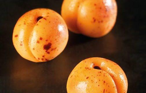 Albicocche, fichi e fragole in marzapane