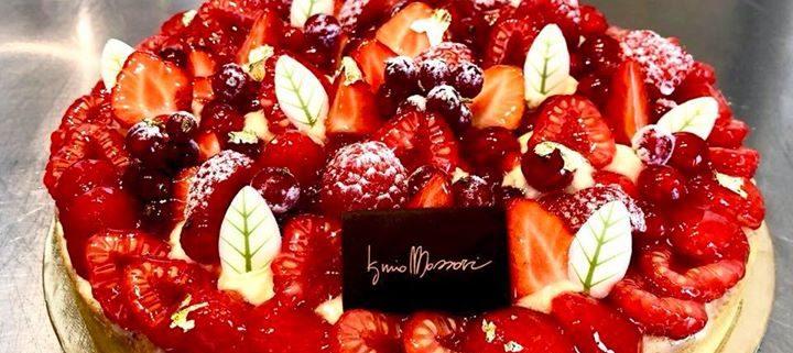 Crostata con crema chantilly e frutta , buon pranzo!
