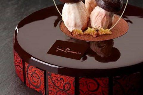 Mousse “ autunnale “ al cioccolato con glassa a specchio