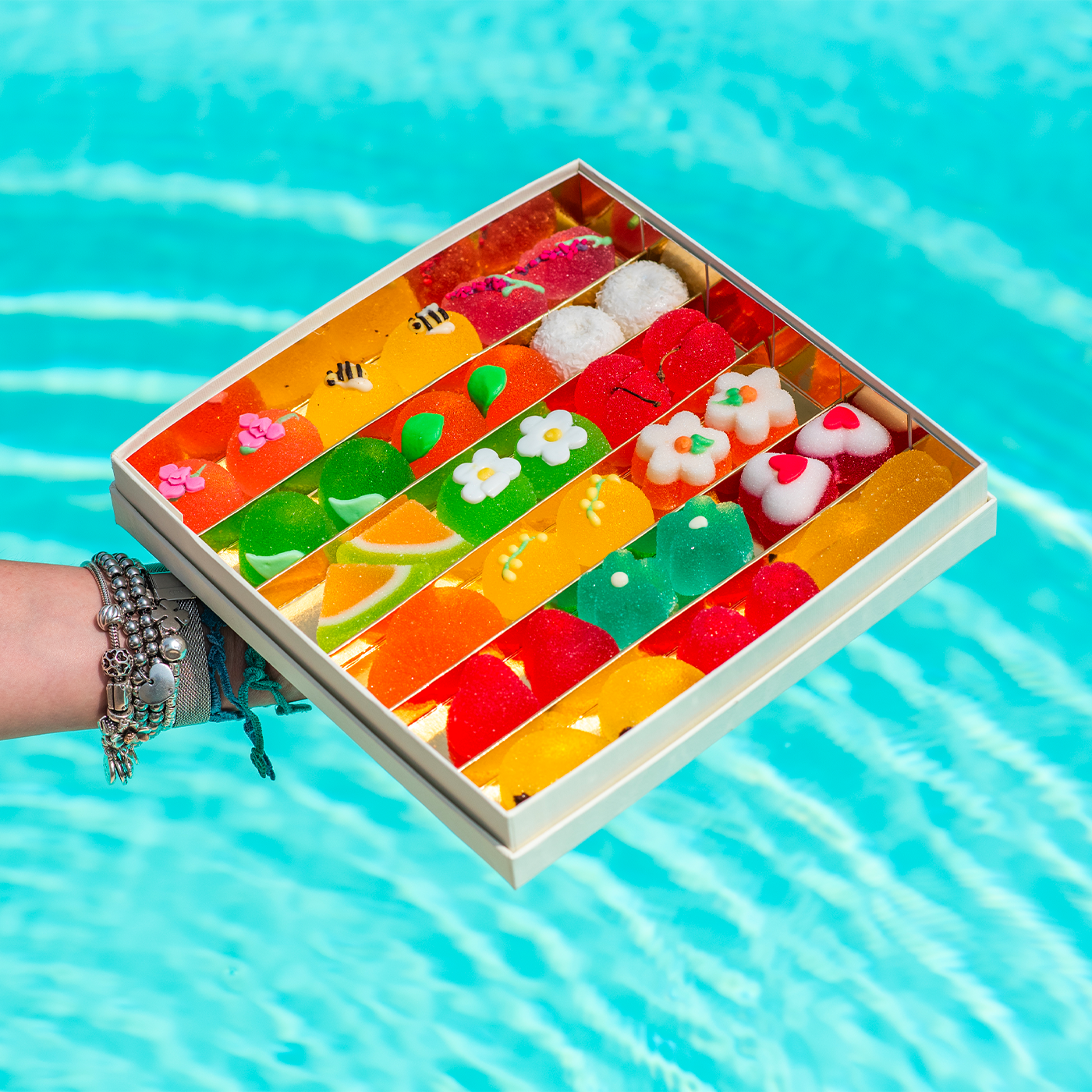Gelatine di frutta Iginio Massari: assortimento di dolcetti colorati e lucenti, ricoperti di zucchero cristallizzato e ispirati ai profumi di fiori e frutti.